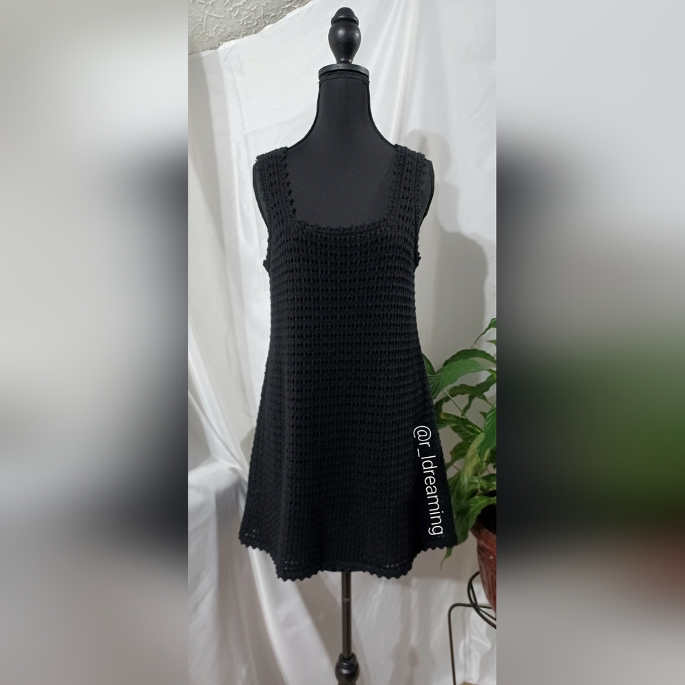 SOLD❣️ NWT GAP Black Crochet Mini Dress Size Medium Petite - Picture 2 of 10